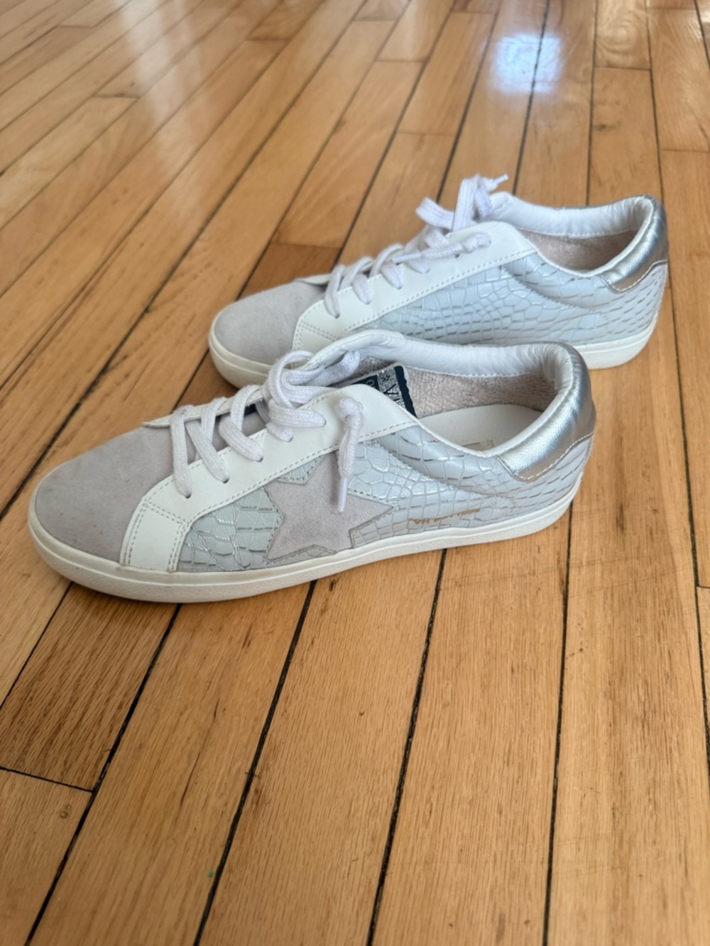 Vintage Havana Women’s Croco-Embossed Superstar Leather Sneakers - Picture 2 of 5